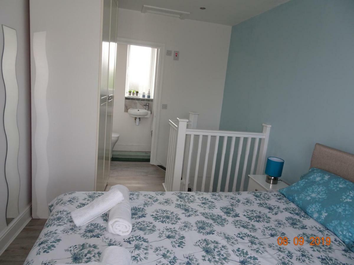 The Whiteways Apartment Бристол Екстериор снимка